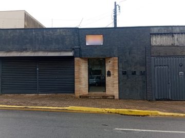 Ponto comercial � venda no Centro � galp�o e 6 salas