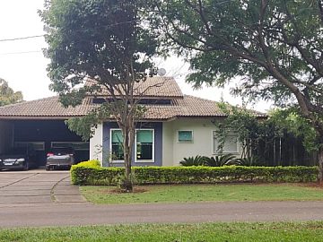 Casa 3 Quartos com Piscina � Residencial Primavera