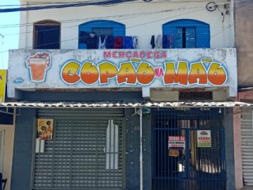 Im�vel com sal�o comercial e 3 resid�ncias � 242m� constru�d